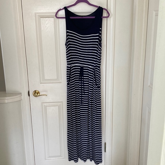 Striped maxi dress with pockets - Picture 1 of 7
